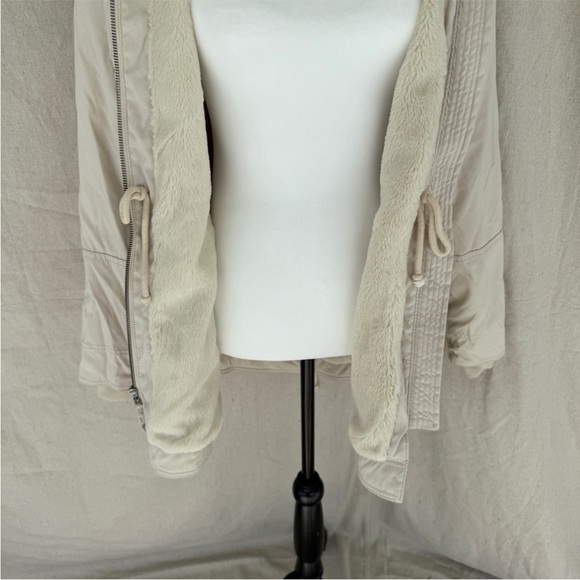 Hollister Women's Faux Fur-Lined Taupe Parka Size S - Picture 3 of 4